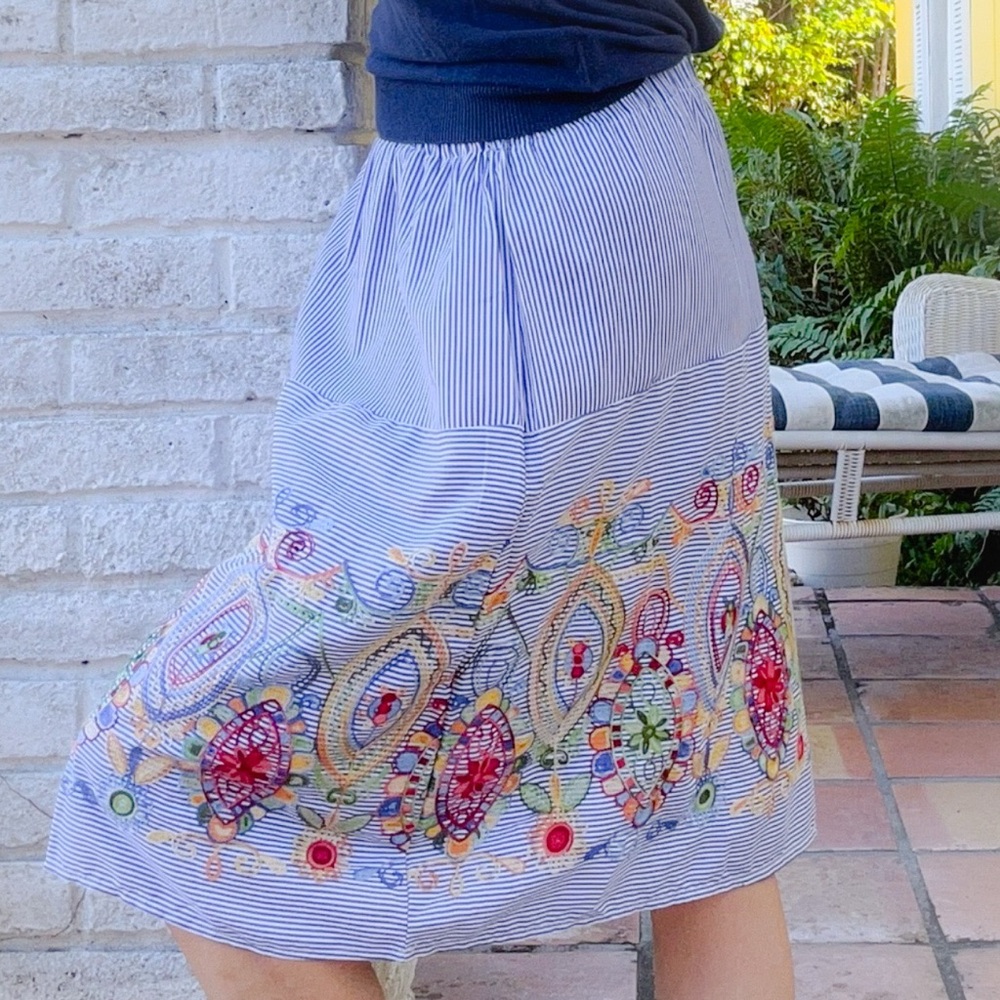 French girl market skirt, size L, elasticity waist, embroidered detail. - Picture 1 of 7
